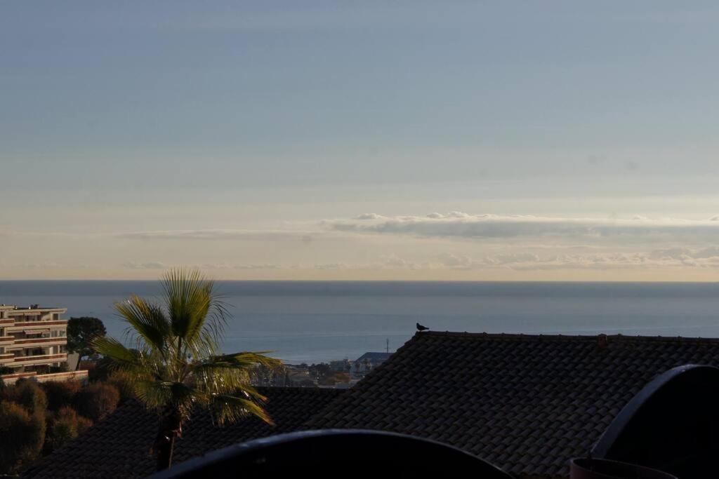 Charmant 2P Au Calme, Jardin, Piscine, Vue Panoramique Et Stationnement Villeneuve-Loubet Zewnętrze zdjęcie